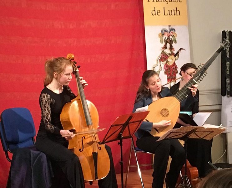 12990919_996834327018734_5622874222545520909_n.jpg - « Kapsber'girls » : Albane Imbs (archiluth et guitare baroque), Axelle Verner (mezzo-soprano), Alice Duport Percier (soprano), Barbara Hunninger (viole de gambe/violoncelle)