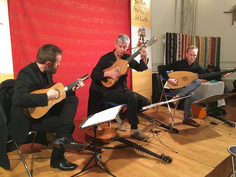 12994425_773565696112291_8073604520603595570_n.jpg - « Scaramanzia » : Rolf Lislevand, Thor Harald Johnsen et Ulrik Gaston Larsen,  Guitares Baroques, Chitarra Battente, Chittarone et Colascione