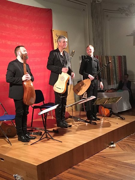 13006505_996836080351892_4970018915083264927_n.jpg - « Scaramanzia » : Rolf Lislevand, Thor Harald Johnsen et Ulrik Gaston Larsen,  Guitares Baroques, Chitarra Battente, Chittarone et Colascione