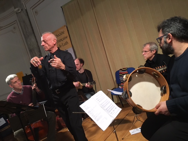 IMG_7378.JPG - "La barca del mio amore": Giacomo Gorzanis (1530-1575) par l'ensemble La Lyra : Pino De Vittorio, célèbre ténor napolitain et percussions, Bor Zuljan & Fabio Accurso : luths, guitare Renaissance, colascione, avec Domen Marincic à la viole et Massimiliano Dragoni aux percussions