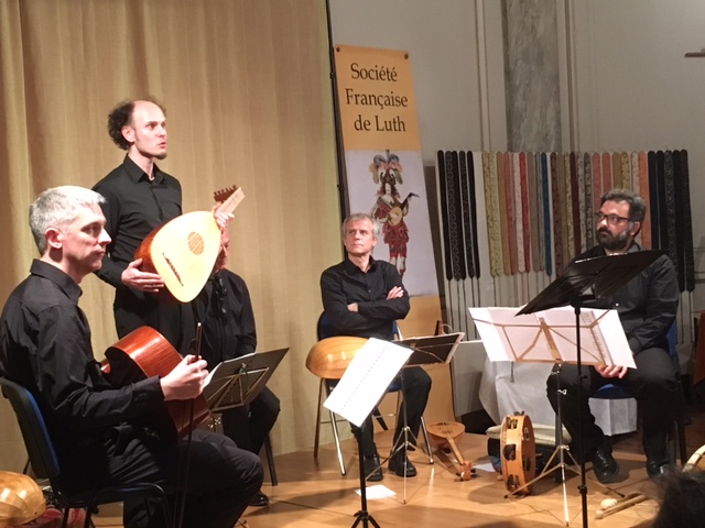 IMG_7386.JPG - "La barca del mio amore": Giacomo Gorzanis (1530-1575) par l'ensemble La Lyra : Pino De Vittorio, célèbre ténor napolitain et percussions, Bor Zuljan & Fabio Accurso : luths, guitare Renaissance, colascione, avec Domen Marincic à la viole et Massimiliano Dragoni aux percussions