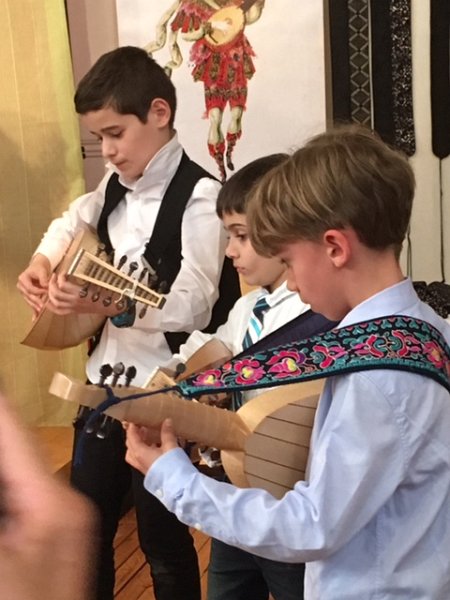 chelles_yerres_2.jpg - Les jeunes luthistes des classes de Chelles et Yerres (Professeur Isabelle Auneau)
