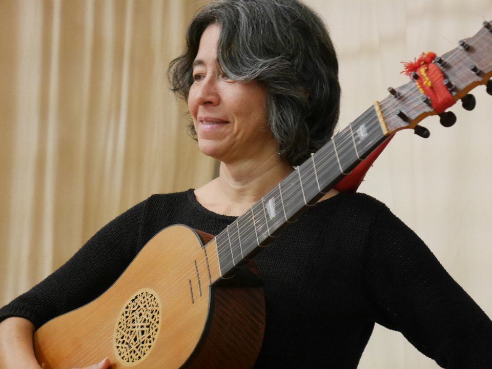 P1060102.JPG - Cristina Azuma : guitare baroque