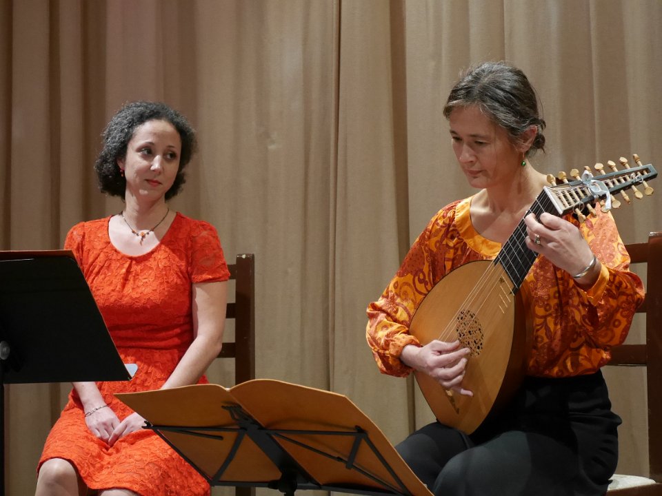 P1060179.JPG - Amal ALLAOUI : soprano et Marie LANGLET : luth renaissance