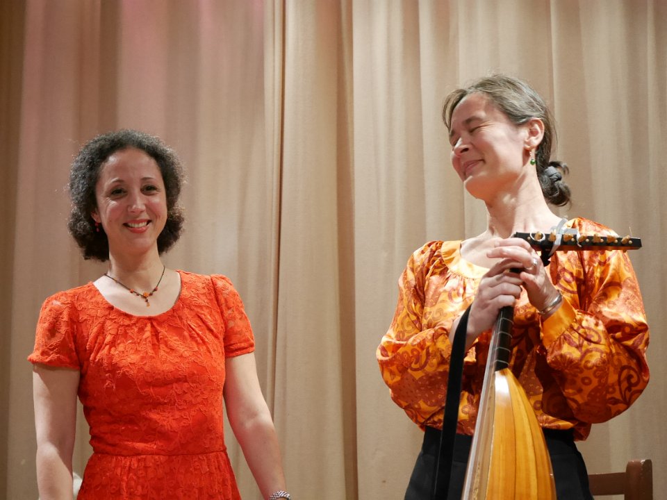 P1060226.JPG - Amal ALLAOUI : soprano et Marie LANGLET : luth renaissance