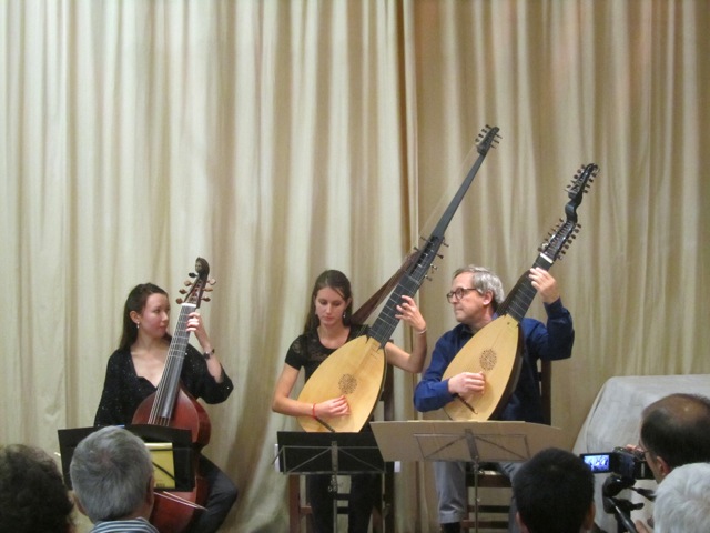 IMG_6166.jpeg - Anne-Sophie Eiselé (basse de viole), Marie Breillat et J-Luc Bresson (théorbes)