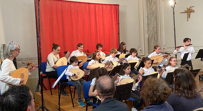655774389_1430728232180872_184232648439080940_n.jpg - Les jeunes luthistes de la classe de Charenton (Prof. Céline Ferru), programme Dowland !