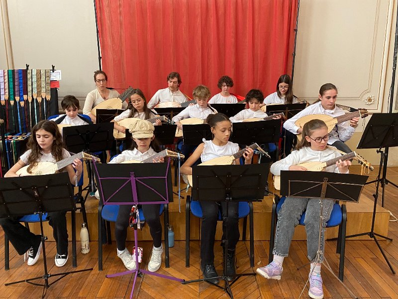 656741423_1430728408847521_1805340138349387702_n.jpg - Les jeunes luthistes de la classe de Charenton (Prof. Céline Ferru), programme Dowland !